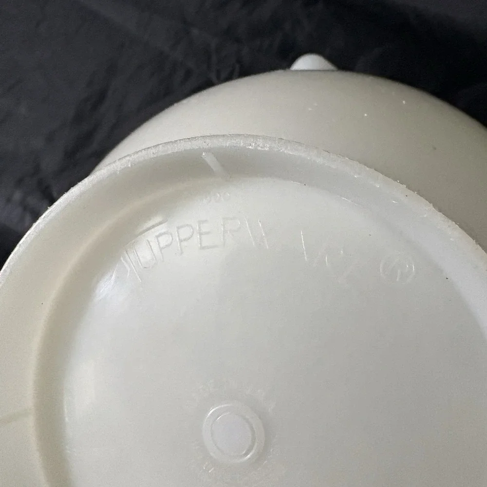 Vintage Tupperware Mix N Store Measuring Pitcher Batter Bowl 8 Cup 2Qt bowl only